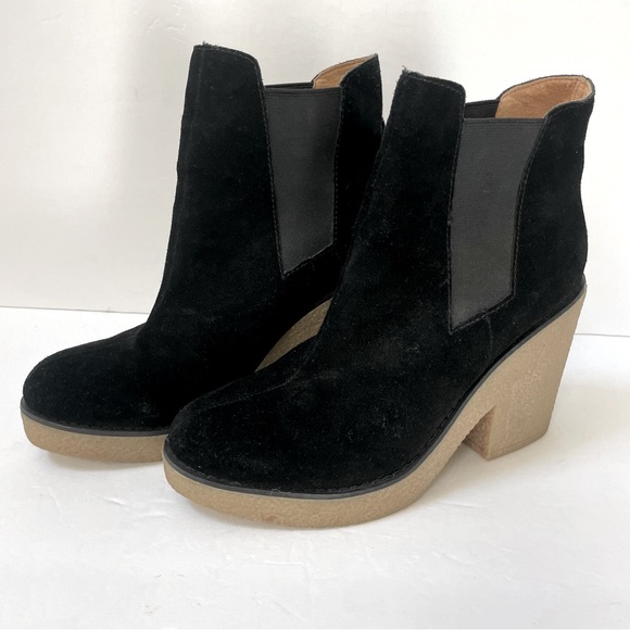 Urban Outfitters Posey Gumsole Black Booties Size 8 - Picture 1 of 13